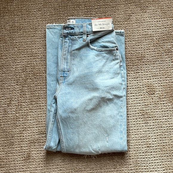 Women’s Abercrombie Ultra High Rise 90s Straight Jeans - Picture 5 of 5